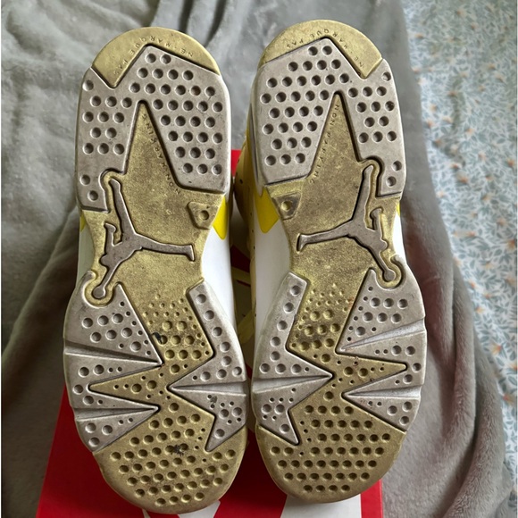 Nike Jordan 6 Retro Dynamic Yellow - Picture 5 of 9
